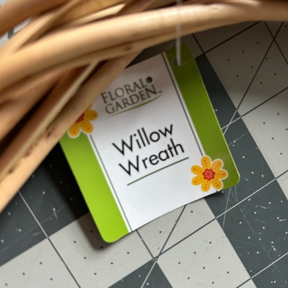 Floral Garden Willow Wreaths - Picture 8 of 9